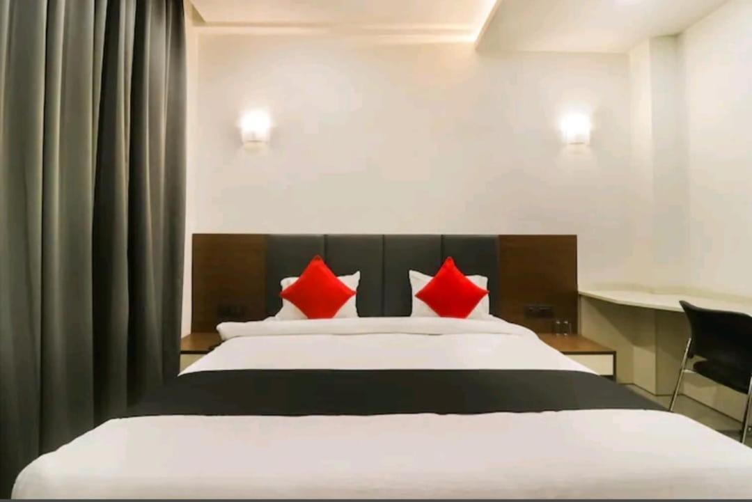 Hotel Nikhil Regency Bhilai Buitenkant foto